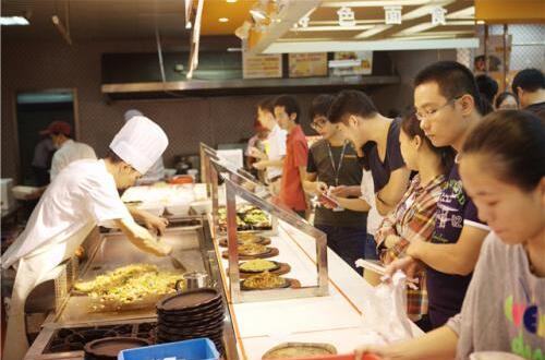 廣州珠江新城上班的白領(lǐng)們是如何解決午飯問題的？